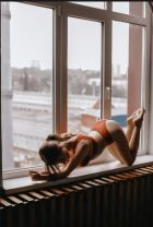 Эскортница Крис (вес: 45 кг) с большой грудью